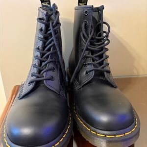 BRAND new Dr Martens black combat boots men’s 9 women’s 10